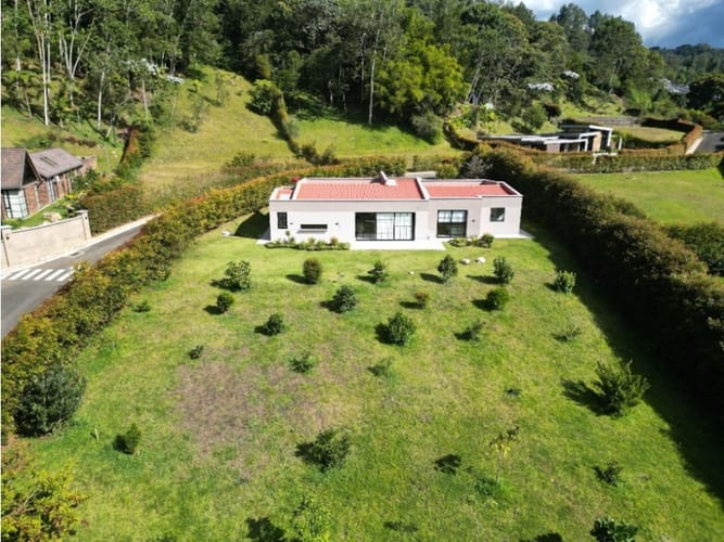 Casa de 3 alcobas en venta en Llano Grande, Rionegro, 236 m² · foto 3 de 24