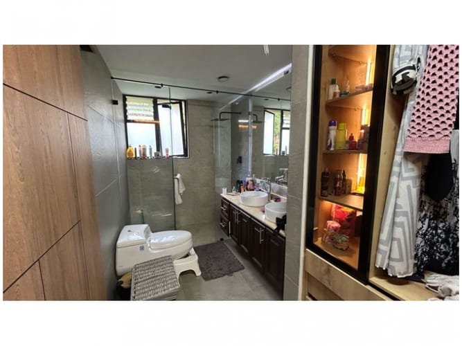 Casa de 4 alcobas en venta en El Diamante No. 2, Medellín, 223 m² · foto 11 de 24