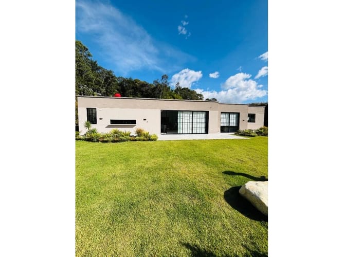 Casa de 3 alcobas en venta en Llano Grande, Rionegro, 236 m² · foto 4 de 24