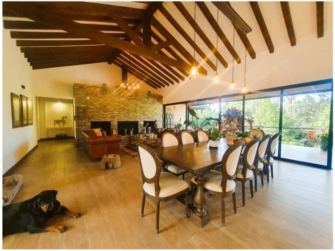 Casa de 7 alcobas en venta en Llano Grande, Rionegro, 704 m² · foto 2 de 16