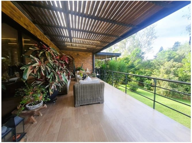 Casa de 7 alcobas en venta en Llano Grande, Rionegro, 704 m² · foto 3 de 16