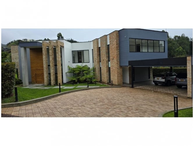 Casa de 4 alcobas en venta en El Portento, Medellín, 557 m² · foto 3 de 24