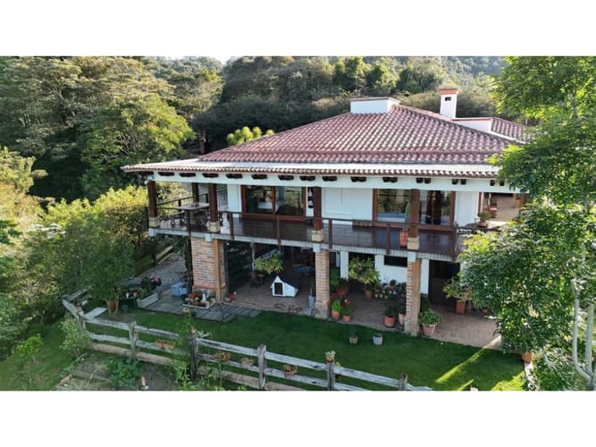 Casa de 3 alcobas en venta en Loma Del Escobero, Envigado · foto 2 de 16