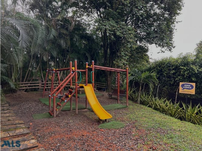 Apartamento de 3 alcobas en venta en Los Naranjos, Medellín, 134 m² · foto 2 de 24