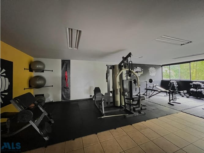 Apartamento de 3 alcobas en venta en Los Naranjos, Medellín, 134 m² · foto 3 de 24