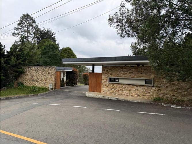 Lote en venta en Vía Las Palmas, Envigado, 2274 m² · foto 2 de 6