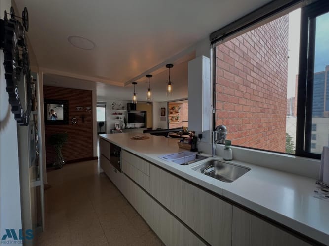 Apartamento de 3 alcobas en venta en Los Naranjos, Medellín, 134 m² · foto 6 de 24