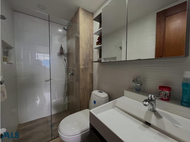 Apartamento de 3 alcobas en venta en Los Naranjos, Medellín, 134 m² · foto 12 de 24