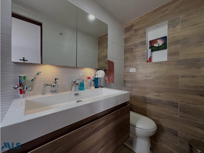 Apartamento de 3 alcobas en venta en Los Naranjos, Medellín, 134 m² · foto 16 de 24