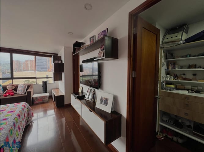 Apartamento de 3 alcobas en venta en Los Naranjos, Medellín, 134 m² · foto 19 de 24