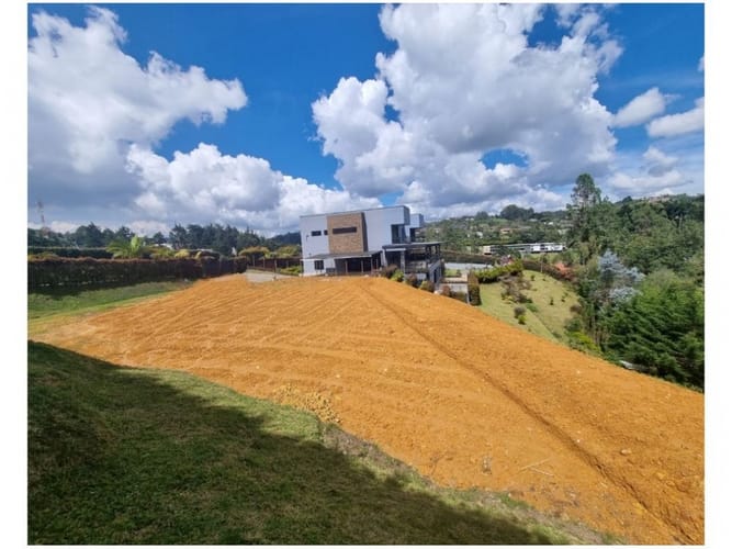 Lote en venta en Las Palmas, Envigado, 2363 m² · foto 2 de 5