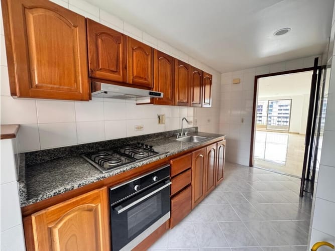 Apartamento de 3 alcobas en venta en Las Palmas, Medellín, 159 m² · foto 3 de 15