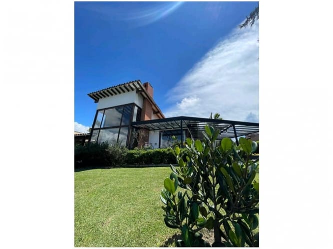 Casa de 3 alcobas en venta en Llano Grande, Rionegro, 281 m² · foto 2 de 24