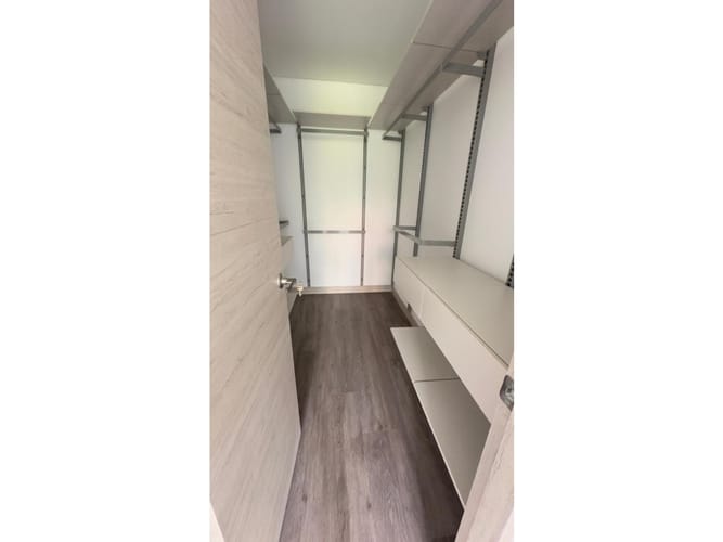 Apartamento de 1 alcoba en venta en El Poblado, Medellín, 67 m² · foto 3 de 8