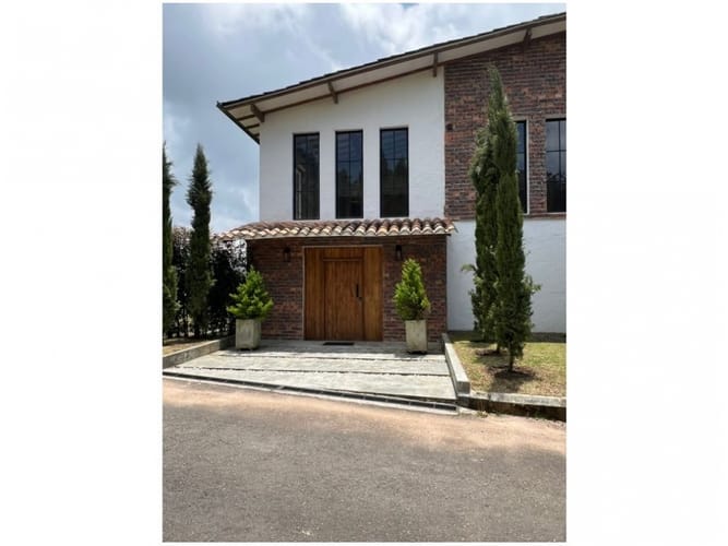 Casa de 5 alcobas en venta en Escobero, Envigado, 245 m² · foto 2 de 23