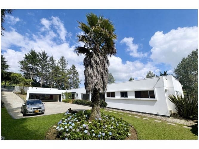 Casa de 4 alcobas en venta en Vía Las Palmas, Envigado, 466 m² · foto 2 de 17