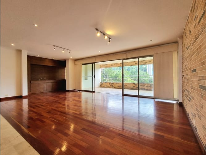Apartamento de 3 alcobas en venta en Las Lomas, Medellín, 316 m² · foto 2 de 6