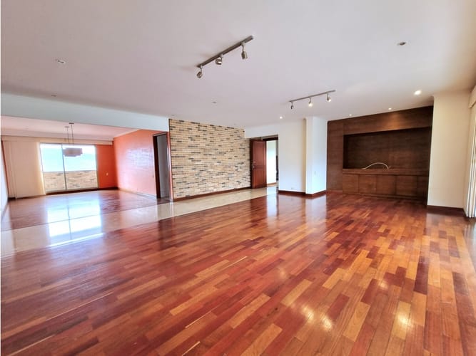 Apartamento de 3 alcobas en venta en Las Lomas, Medellín, 316 m² · foto 3 de 6