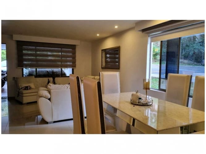 Casa de 4 alcobas en venta en Loma Del Chocho, Envigado, 212 m² · foto 5 de 24