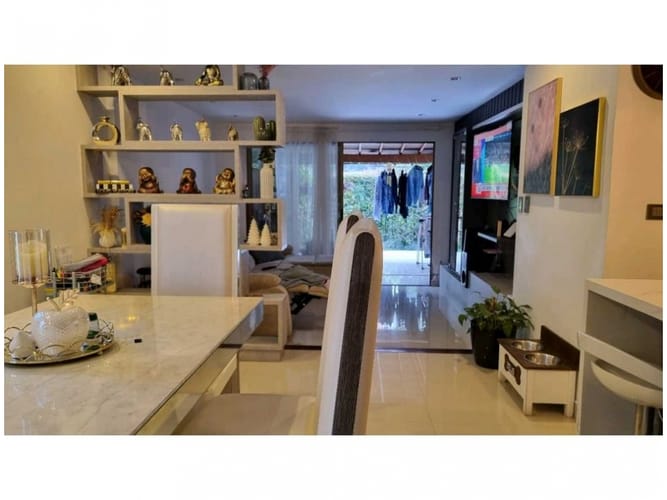 Casa de 4 alcobas en venta en Loma Del Chocho, Envigado, 212 m² · foto 7 de 24