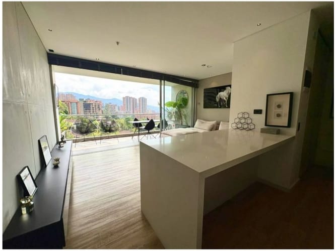 Apartamento de 2 alcobas en venta en Las Lomas, Medellín, 83 m² · foto 2 de 12
