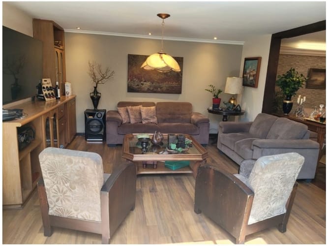 Casa en venta en Loma Del Escobero, Envigado · foto 4 de 23