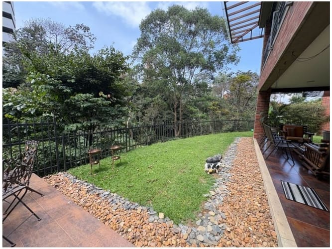 Casa de 3 alcobas en venta en Montessori, Envigado, 516 m² · foto 2 de 24