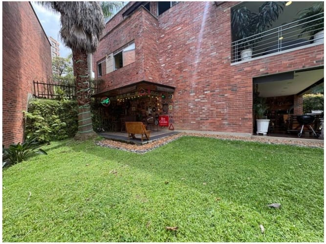 Casa de 3 alcobas en venta en Montessori, Envigado, 516 m² · foto 4 de 24