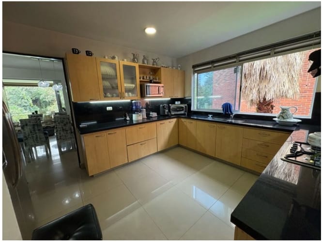 Casa de 3 alcobas en venta en Montessori, Envigado, 516 m² · foto 11 de 24