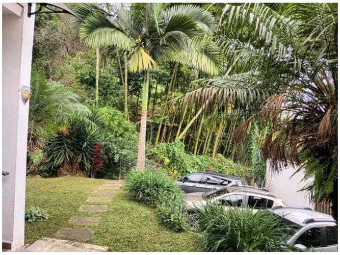 Casa de 4 alcobas en venta en Loma Del Escobero, Envigado, 550 m² · foto 2 de 4