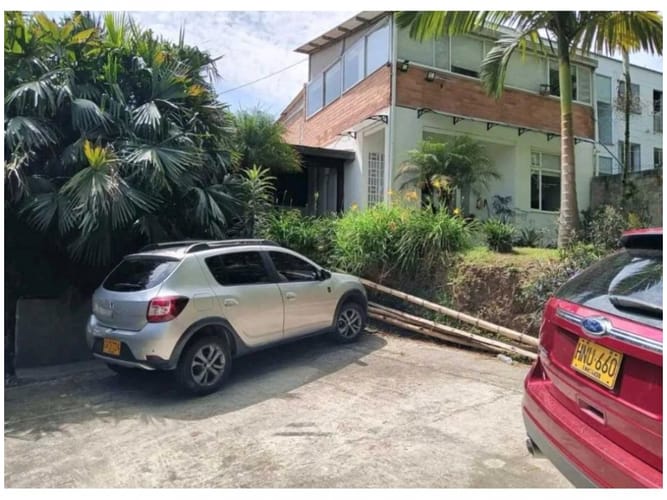 Casa de 4 alcobas en venta en Loma Del Escobero, Envigado, 550 m² · foto 4 de 4