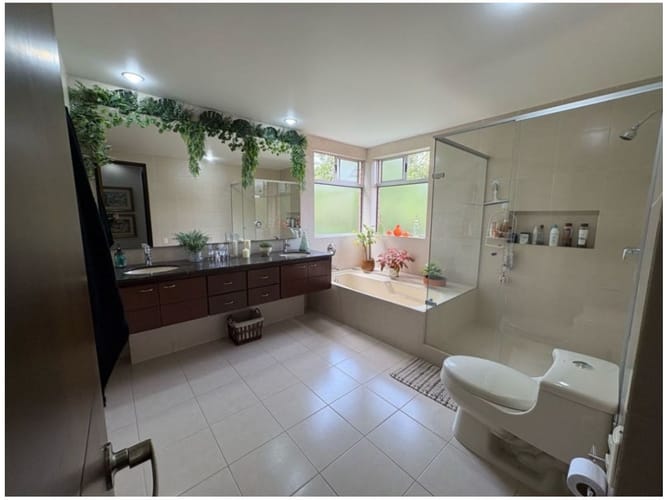 Casa de 3 alcobas en venta en Montessori, Envigado, 516 m² · foto 18 de 24