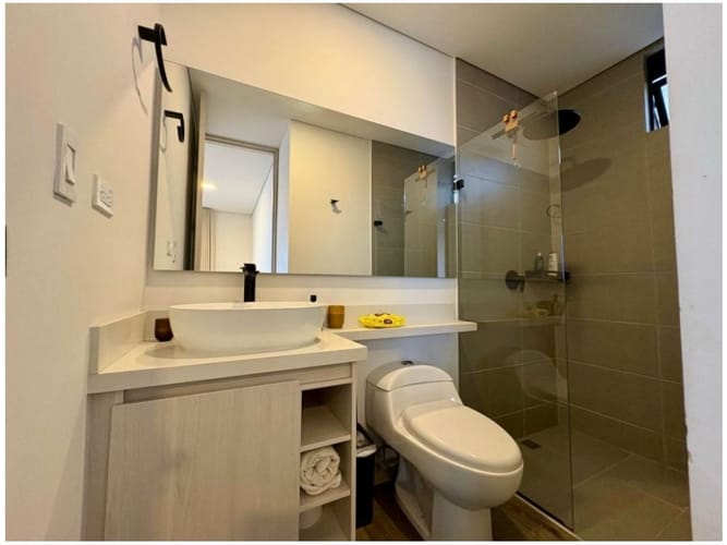 Apartamento de 3 alcobas en venta en Los Naranjos, Medellín, 156 m² · foto 8 de 9
