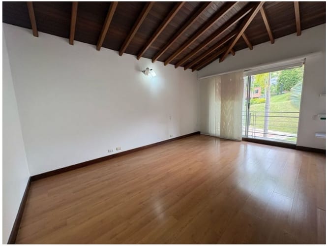 Casa de 3 alcobas en venta en Montessori, Envigado, 516 m² · foto 23 de 24