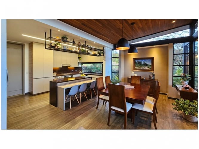 Casa de 3 alcobas en venta en Medellín, 326 m² · foto 6 de 24