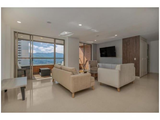 Apartamento de 3 alcobas en venta en San Lucas, Medellín, 131 m² · foto 2 de 22