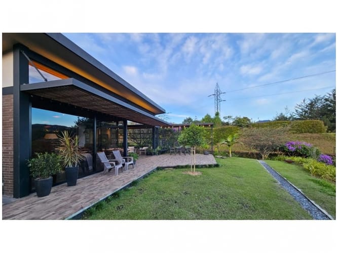 Casa de 3 alcobas en venta en Medellín, 326 m² · foto 13 de 24