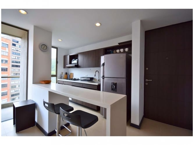 Apartamento de 2 alcobas en venta en Altos Del Poblado, Medellín, 67 m² · foto 2 de 18