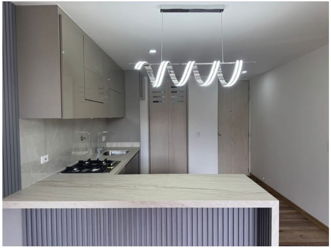 Apartaestudio en venta en El Poblado, Medellín, 64 m² · foto 2 de 12