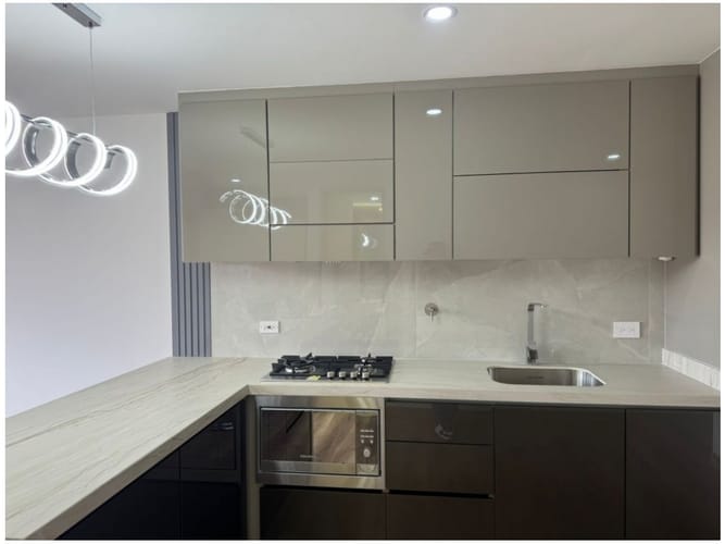Apartaestudio en venta en El Poblado, Medellín, 64 m² · foto 3 de 12