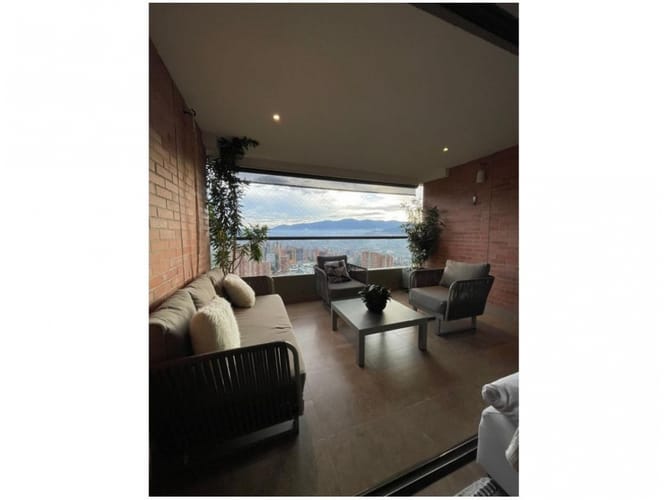 Apartamento de 3 alcobas en venta en El Poblado, Medellín, 179 m² · foto 3 de 24