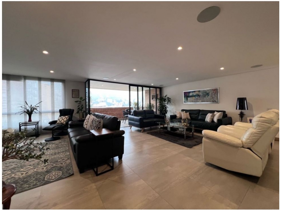 Apartamento en venta en El Poblado, Medellín · foto 3 de 24