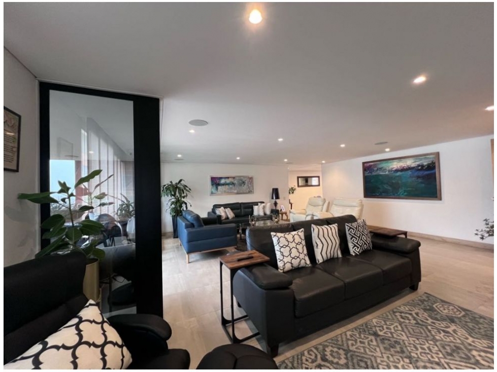 Apartamento en venta en El Poblado, Medellín · foto 4 de 24