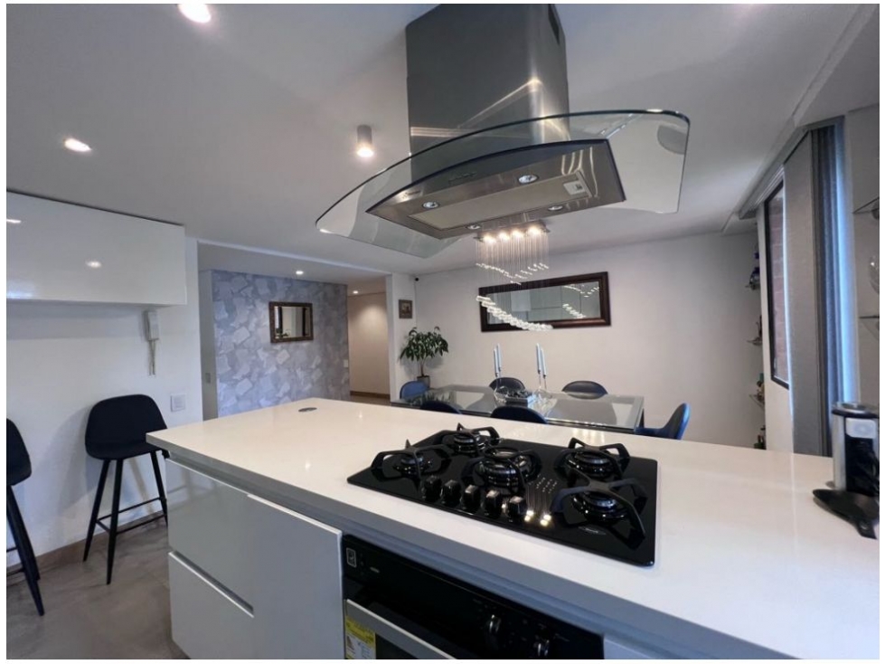 Apartamento en venta en El Poblado, Medellín · foto 8 de 24