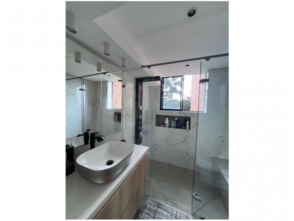Apartamento en venta en El Poblado, Medellín · foto 14 de 24