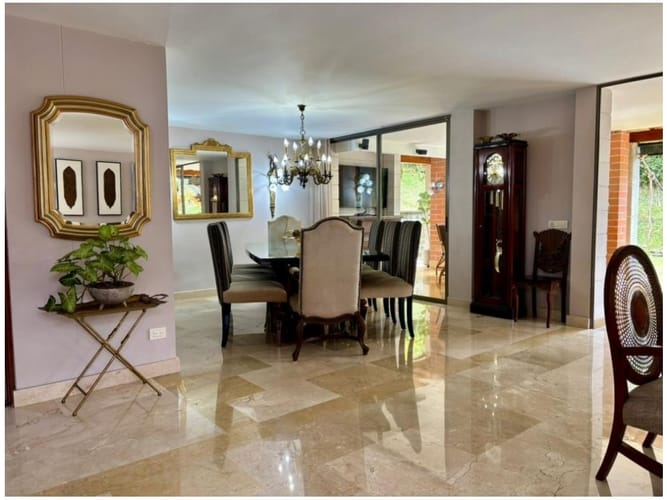 Casa de 4 alcobas en venta en Loma Del Chocho, Envigado, 318 m² · foto 3 de 24