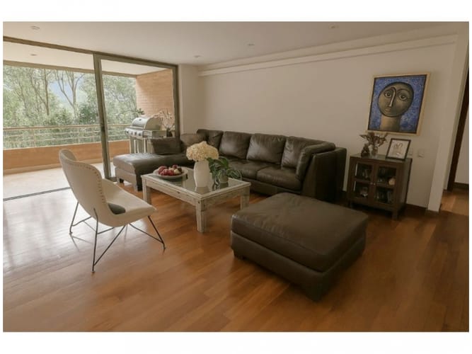 Apartamento de 3 alcobas en venta en Los Naranjos, Medellín, 245 m² · foto 3 de 24