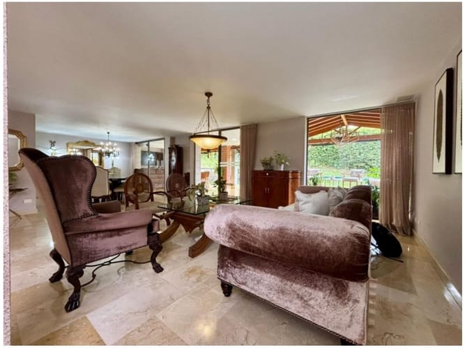 Casa de 4 alcobas en venta en Loma Del Chocho, Envigado, 318 m² · foto 4 de 24