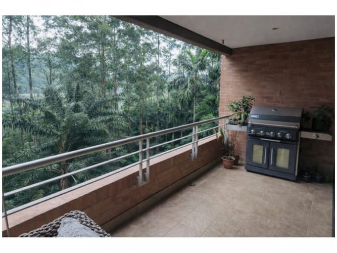Apartamento de 3 alcobas en venta en Los Naranjos, Medellín, 245 m² · foto 4 de 24