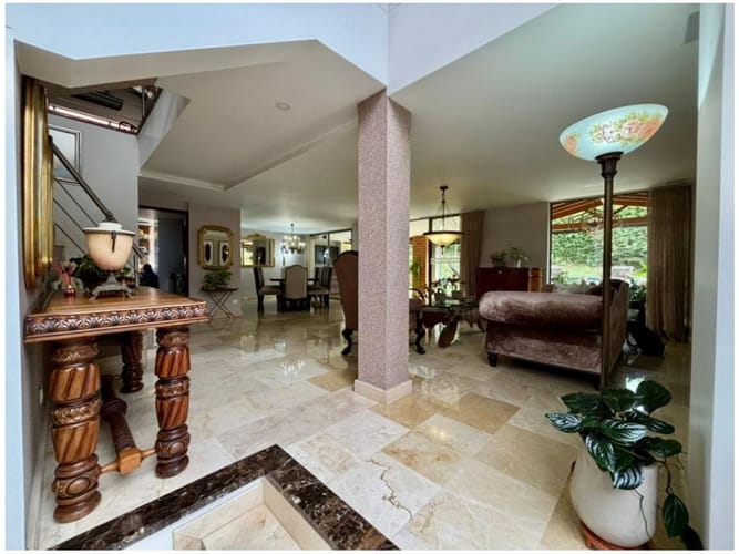 Casa de 4 alcobas en venta en Loma Del Chocho, Envigado, 318 m² · foto 8 de 24
